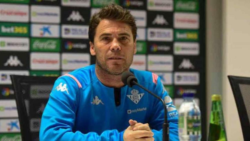 ريال بيتيس يعلن عن إقالة مدربه "روبي"