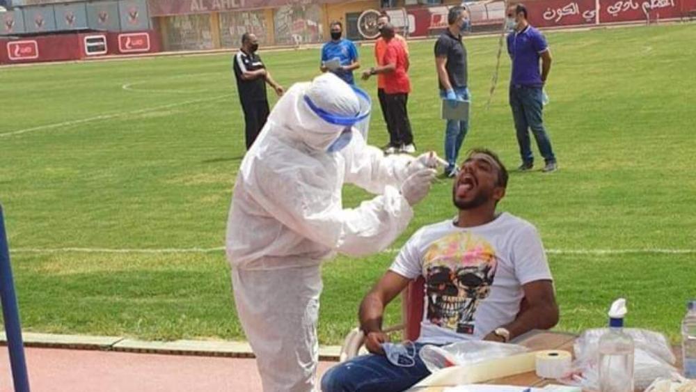 الأهلي المصري يُخضع لاعبيه لـ"اختبار" الكشف عن كورونا