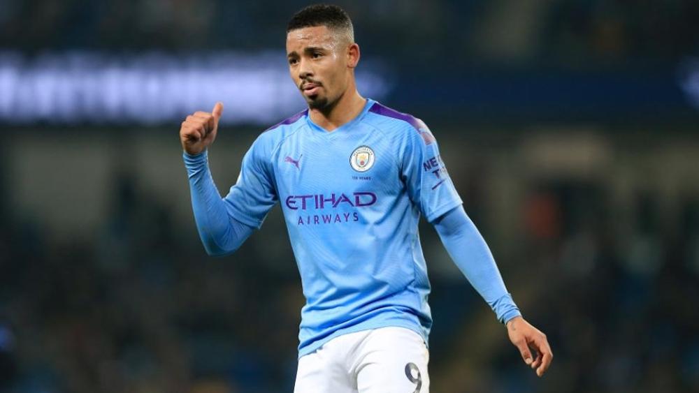 كيف يتوقف انضمام لاوتارو مارتينيز إلى برشلونة على غابريل جيسوس؟