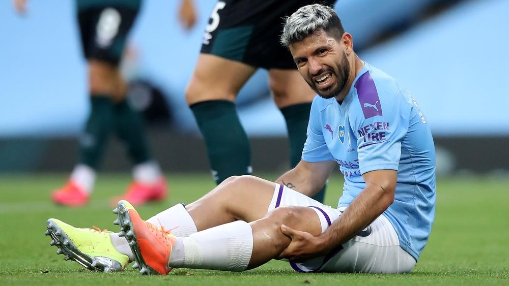 غوارديولا يُلمح لانتهاء موسم أغويرو مع مانشستر سيتي