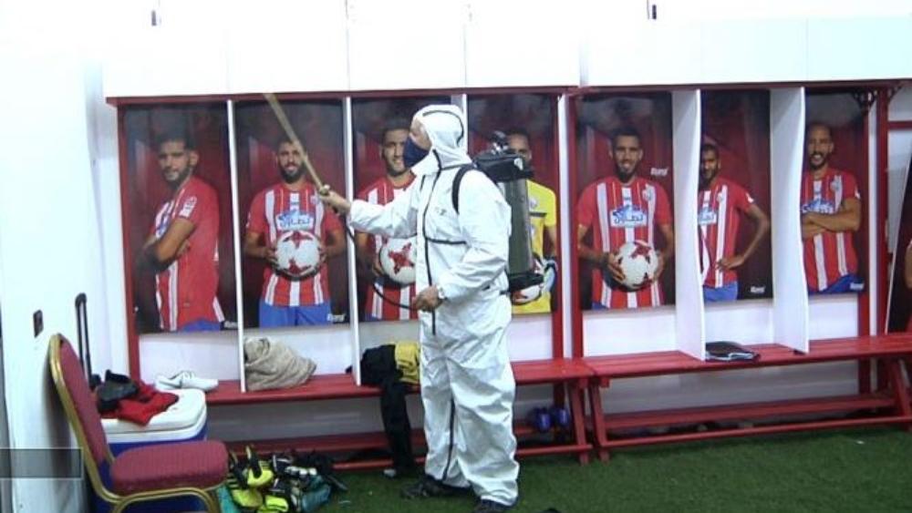 تعقيم ملعب "سانية الرمل" على بعد يوم واحد من عودة المغرب التطواني للتداريب