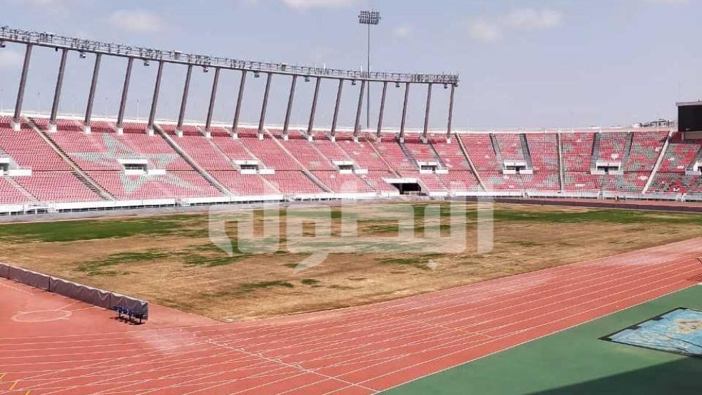 فضيحة جديدة.. أرضية ملعب "مولاي عبد الله" في حالة "كارثية" بعد إهمالها طيلة فترة الحجر الصحي..!