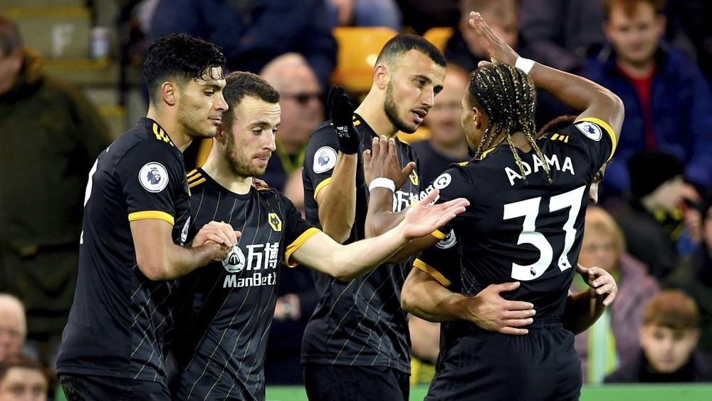 وولفرهامبتون يفوز ويقترب من "مراكز دوري الأبطال".. ورومان سايس "رجل المباراة"