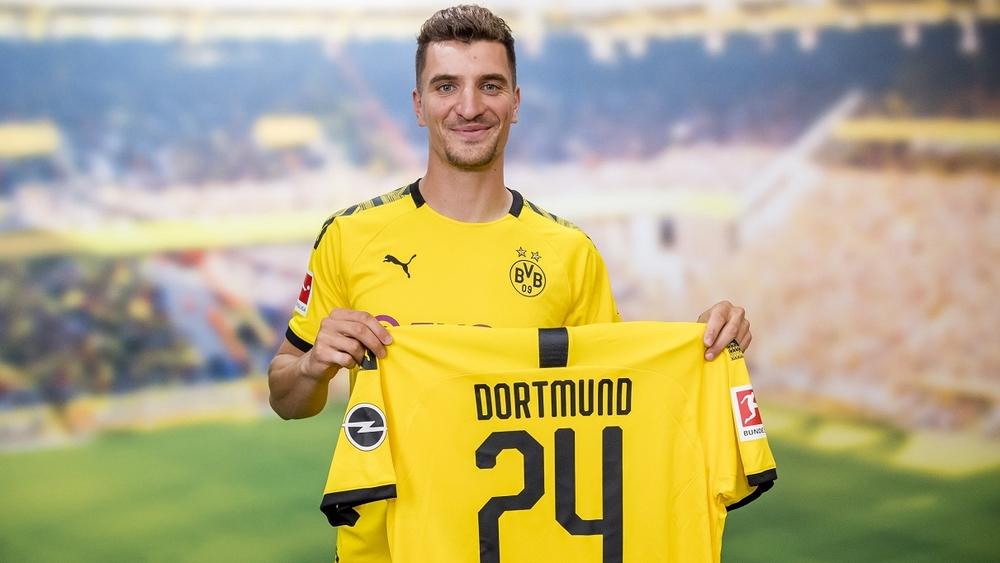 رسميًا: بوروسيا دورتموند يتعاقد مع مونيي تحسبا لرحيل حكيمي