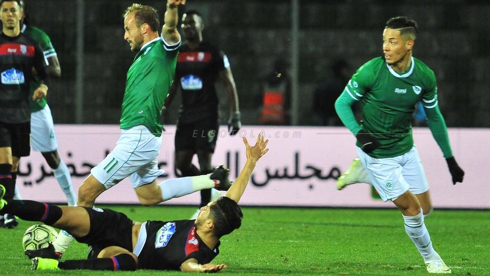 الأنْدية المَغربية تُواجه صعوبات فِي صرف مستحقات لاعِبيها قبل استئناف المنافَسات الكُروية من جديد