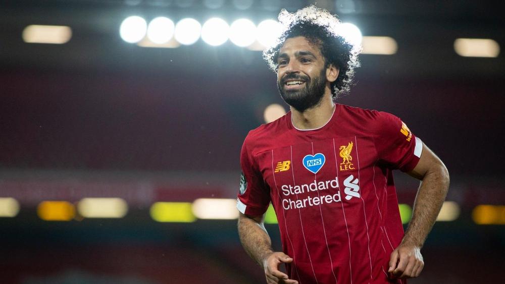 محمد صلاح يبعث "رسالة" للمصريين والعرب بعد تتويجه بلقب الدوري الإنجليزي