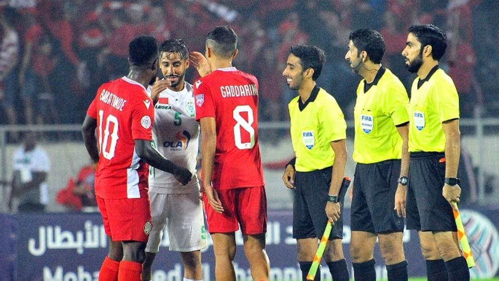 العامل الذهني لدى اللاعبين و وعود المسؤولين "الواهية" بشأن المستحقات العالقة..أول عائق يواجه الأندية المغربية قبل استئناف المباريات