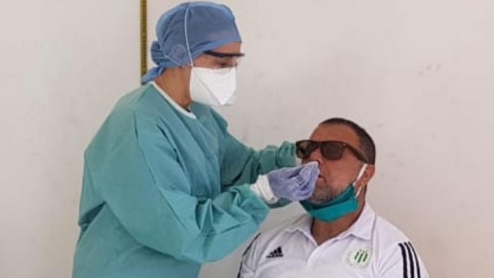 بعد إصابة المكلف بالأمتعة داخل اتحاد طنجة .. اكتشاف 3 حالات لفيروس "كورونا" داخل "الراك"