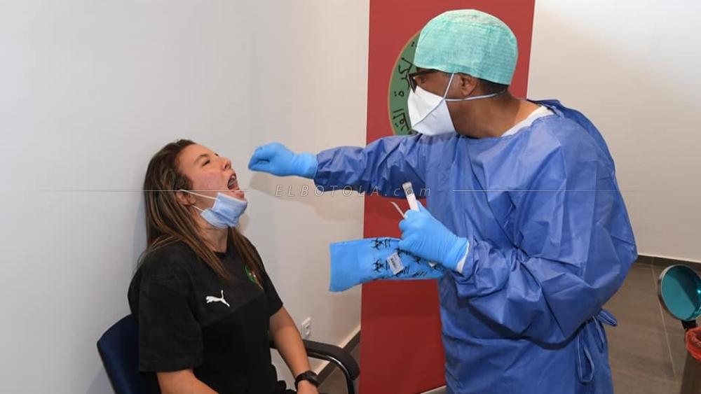 لاعبات المنتخب الوطني النسوي يخضعن لفحوصات الكشف عن فيروس "كورونا" قبل الدخول في معسكر تدريبي بالمعمورة