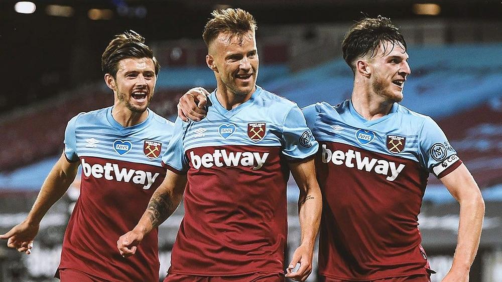 وست هام يحرم تشيلسي من احتلال المركز الثالث ويخرج من "مناطق الهبوط"