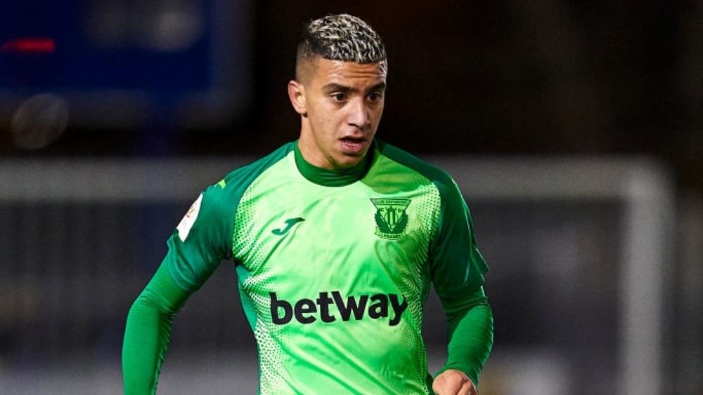 ليغانيس يحتفظ بلاعبه المغربي أيمن مريد حتى 2024