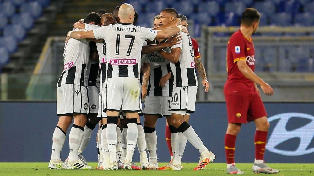 أودينيزي يهزم روما ويقلل من فرص "الذئاب" في التأهل إلى دوري أبطال أوروبا