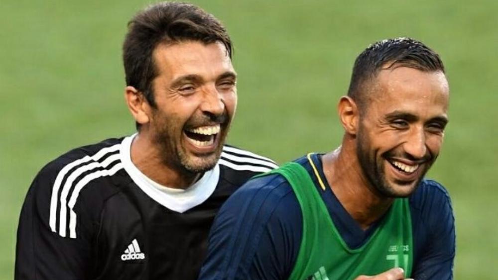 بعد تحطيمه لرقم قياسي جديد .. بنعطية يهنئ قائده السابق في يوفنتوس