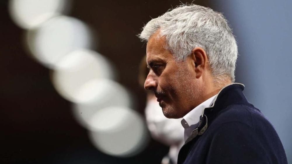 مورينيو يتهكم على مانشستر يونايتد و"منبوذه" السابق يُجبره على الصمت