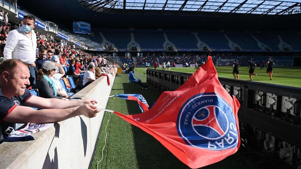 بالصور | هكذا بَدتِ المدرجات يوم عودة الجماهير في فرنسا.. وسان جيرمان يمطر شباك لو هافر 0-9!