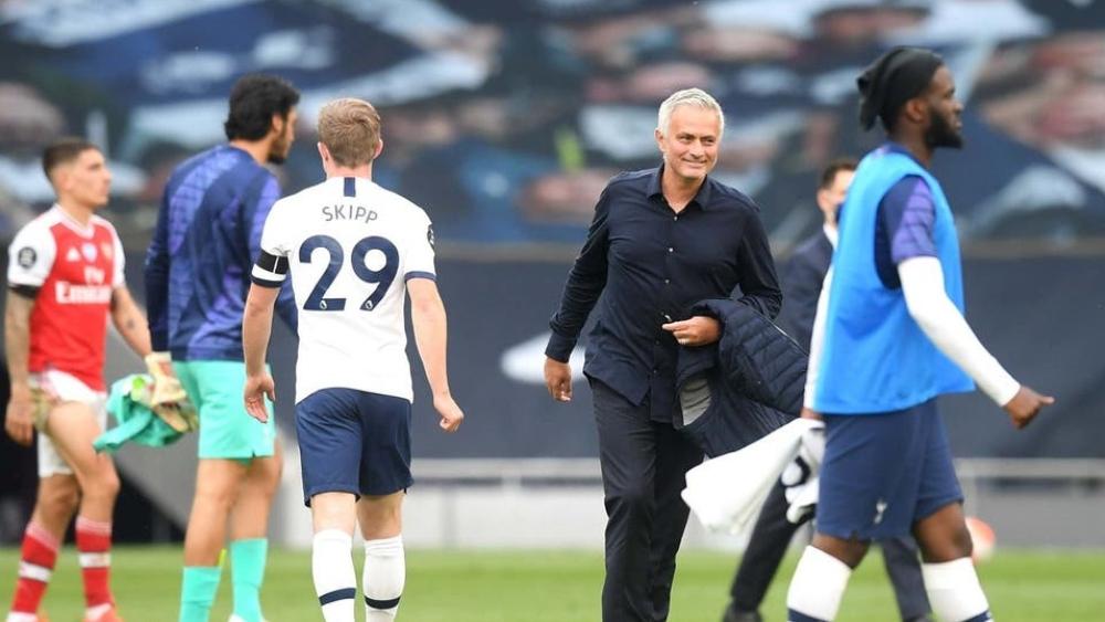 مورينيو: "طموح توتنهام يجب أن يكون أكبر من أرسنال"