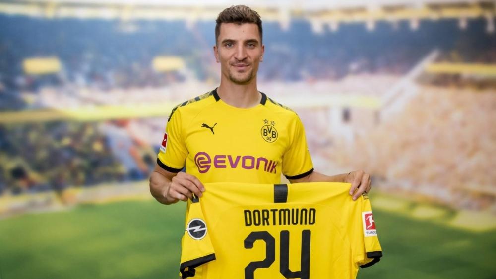 البلجيكي مونييه: "أطمح لحصد الانتصارات والألقاب مع دورتموند"