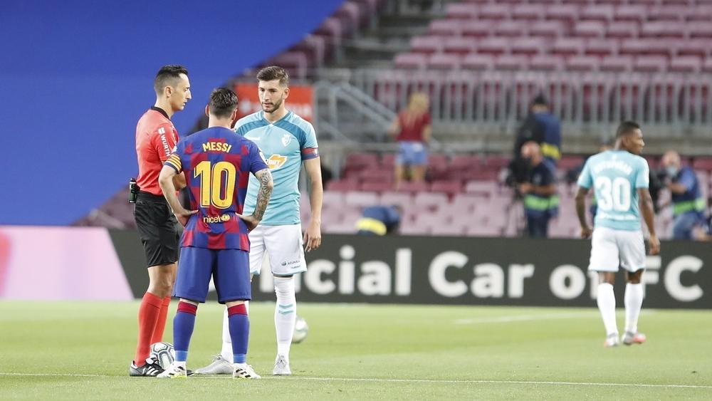 في يوم تتويج ريال مدريد بـ"الليغا".. أوساسونا "يهزم" برشلونة في "كامب نو" بـ10 لاعبين