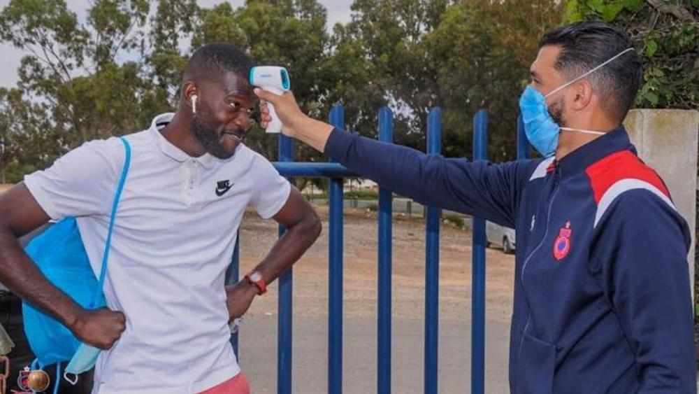 بعد أسابيع من إصدار "البروتوكول الصحي" .. هل نجحت الجامعة في تلقين ضوابطه للاعبين والأندية بشكل كافٍ؟