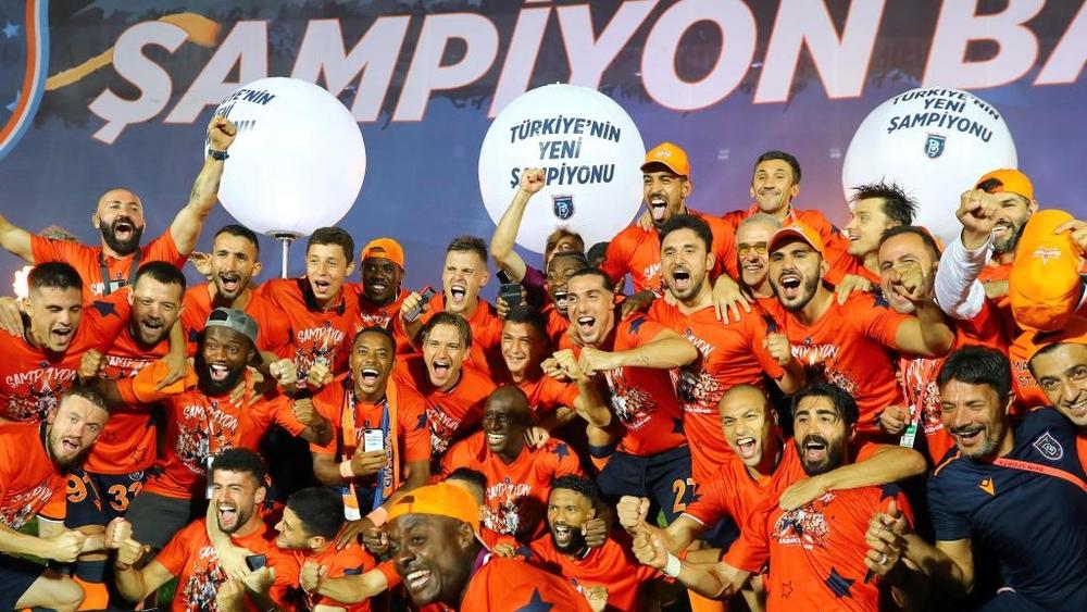 إسطنبول باشاك شهير يصبح سادس فريق يفوز بالدوري التركي