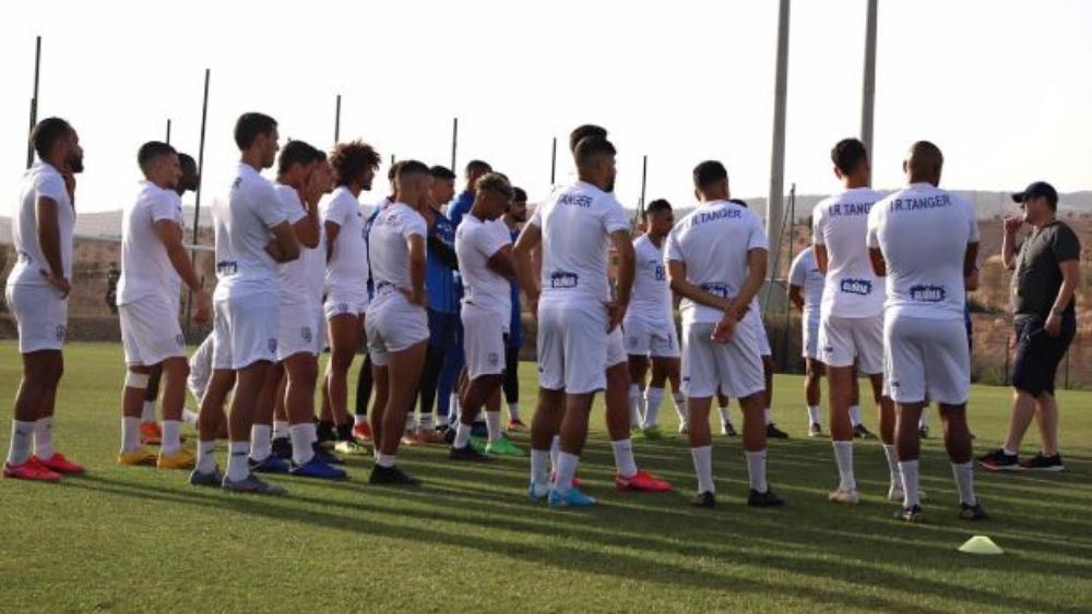 إتحاد طنجة أكثر نادٍ محلي يجري "اختبارات كورونا" .. وبنعلي يمنح اللاعبين "فترة راحة" قبل ودية رجاء أكادير