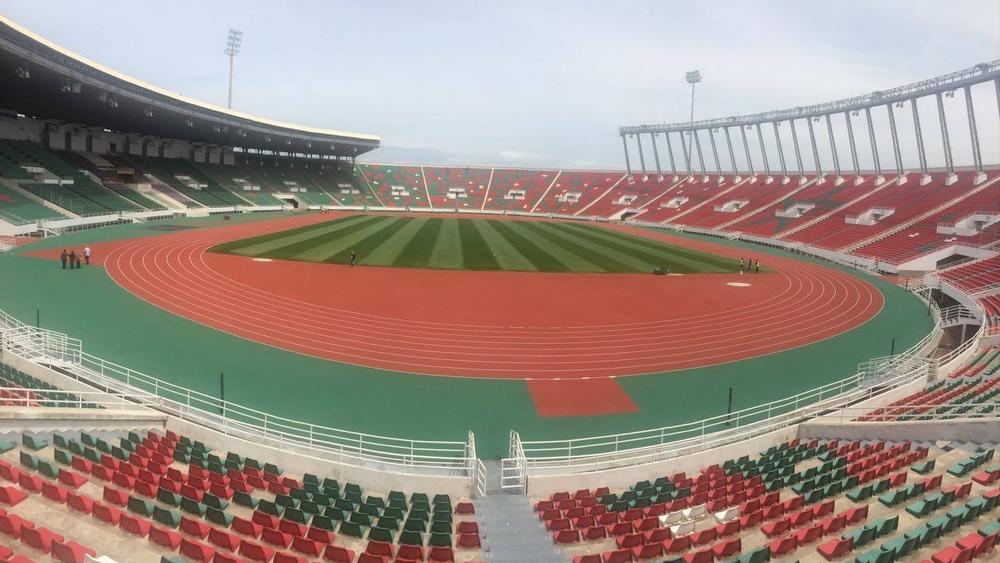 بعد تفجُّر فضيحة "رداءة العشب" .. ملعب "الرباط" يقترب من استعادة جاهزيته لاحتضان مباريات الجيش