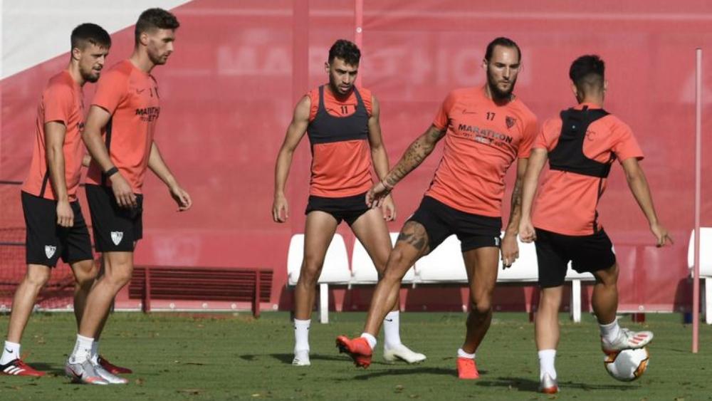 قبل استئناف الدوري الأوروبي .. إشبيلية يعلن إصابة لاعب بفيروس كورونا