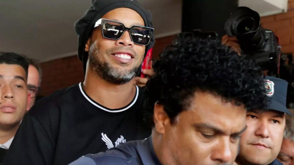 تقرير | إطلاق سراح رونالدينيو من محبسه في باراغواي