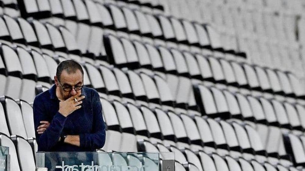 مدرب يوفنتوس يدخن "خلسة" في مباراة التتويج رغم الحظر!