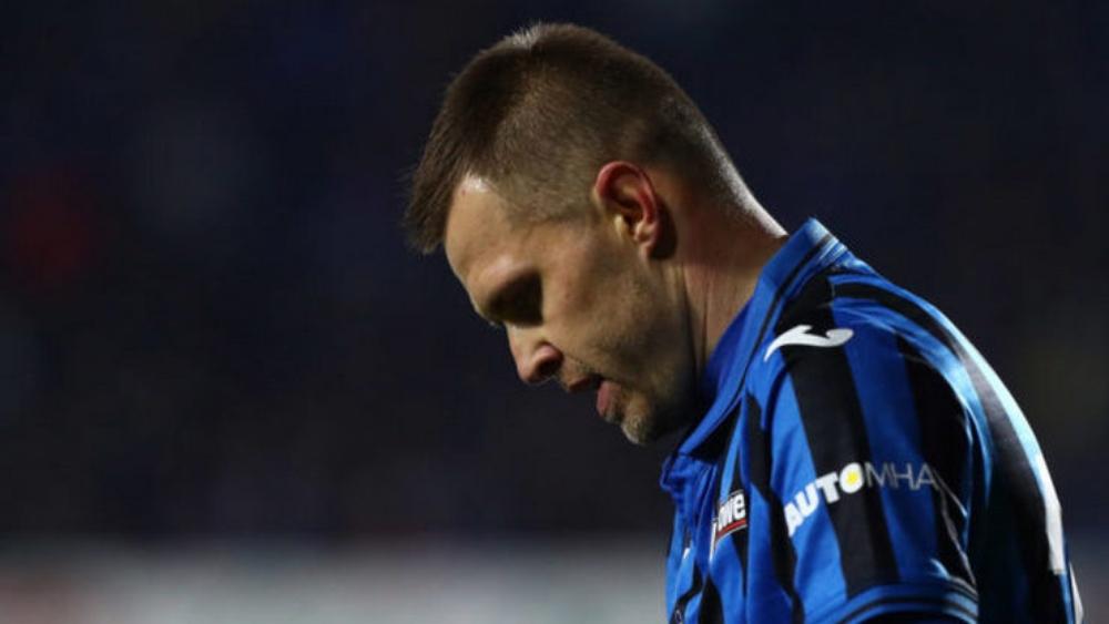 نجم أتالانتا "إليشيتش" يُدافع عن زوجته بعد اتهامها بالخيانة الزوجية