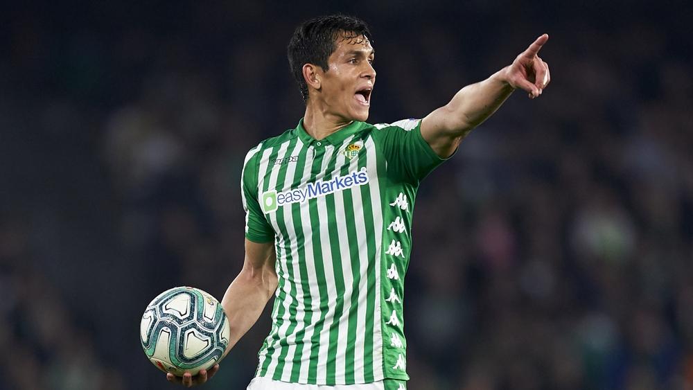 ليفربول يقترب من التعاقد مع الجزائري عيسى ماندي