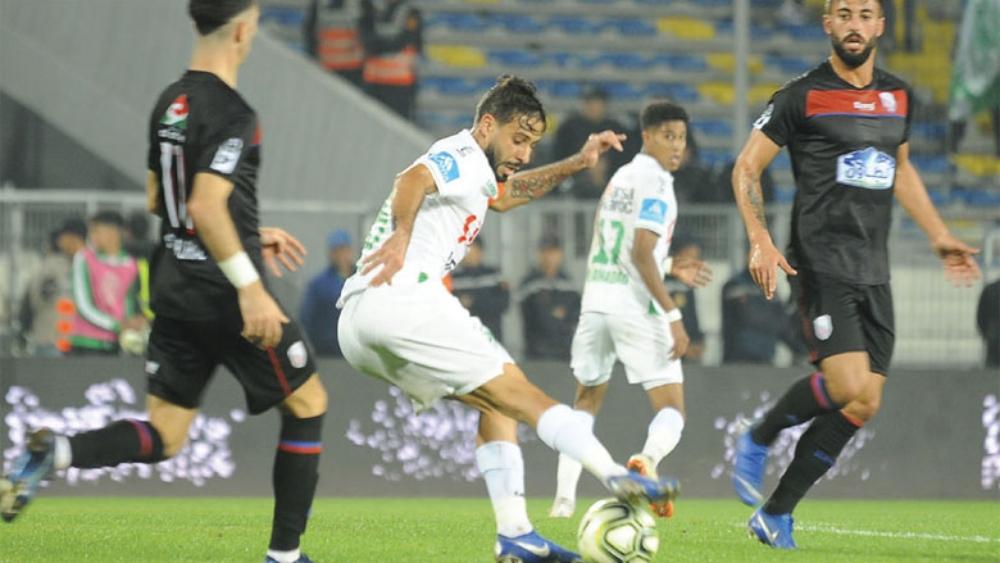 بين شرط إصابة 20% من عناصر الفريق للتأجيل والتخوف من تكرار سيناريو "تمارة والكاك".. أي مصير لمباراة الماط والرجاء؟