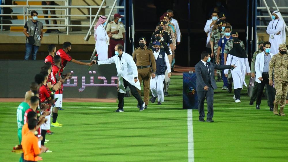 بعد استئناف كرة القدم .. ممر شرفي في السعودية لمكافحي فيروس كورونا