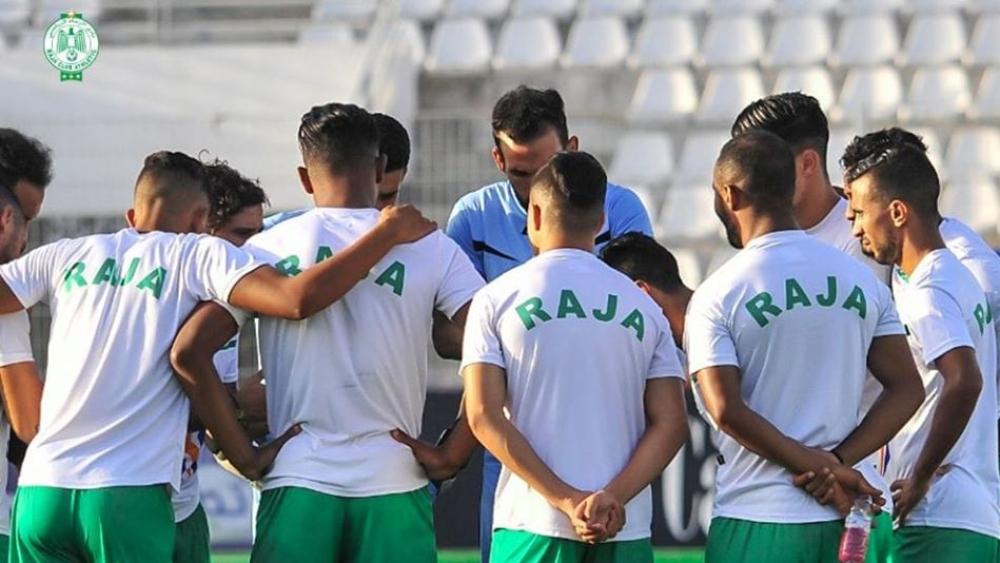 الرجاء يخوض حصة تدريبية بملعب "الوازيس" مباشرة بعد العودة من تطوان