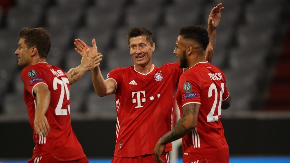 ليفاندوفسكي يساهم في "7 أهداف" أمام تشيلسي و"يكسر" رقم فيغو بعد صموده 15 عاما!