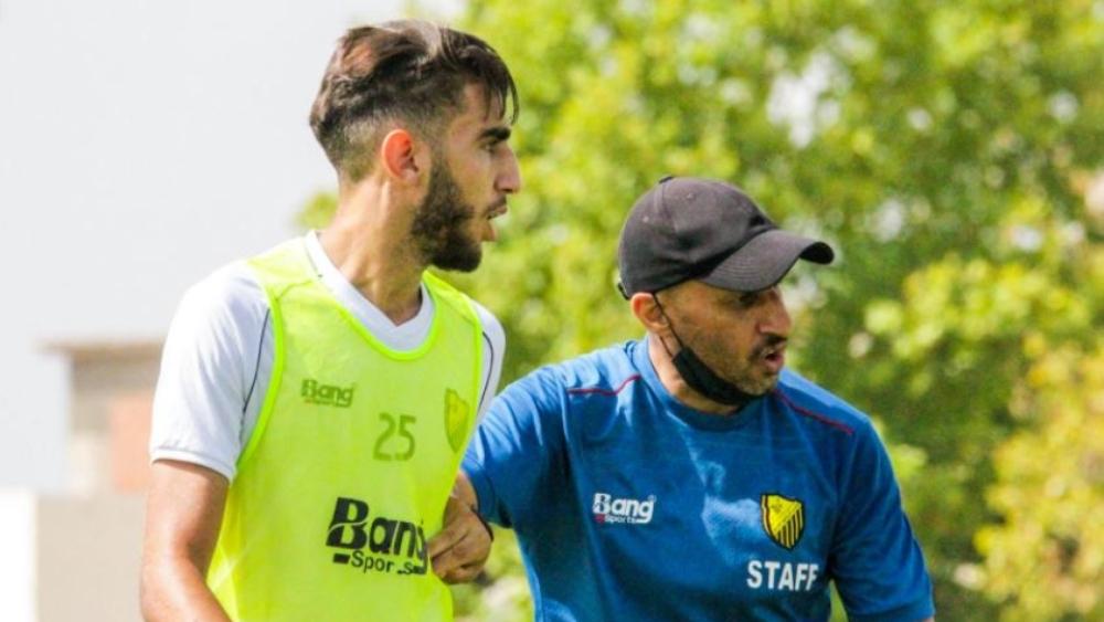 إدارة المغرب الفاسي تؤكد تشبثها بالجعواني مدربا للفريق الأول وتستعين بمراد فلاح كمستشار تقني