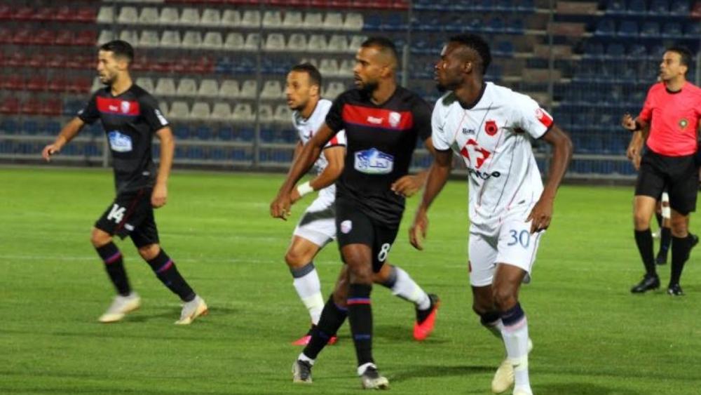 المغرب التطواني يفرض تعادلا سلبيا على أولمبيك آسفي في قلب "حاضرة المحيط"