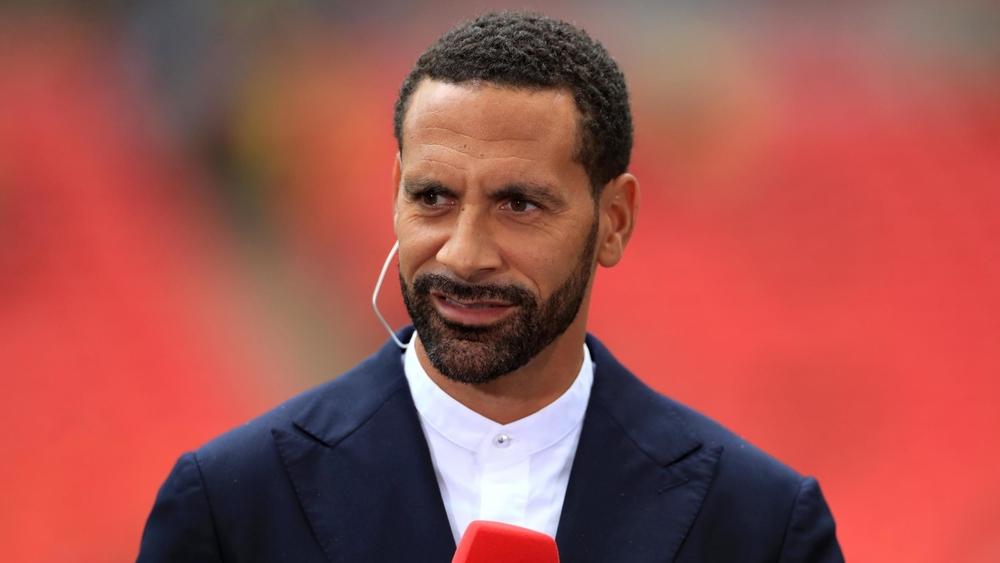 ريو فيرديناند: "زياش يُذكِّرني قليلاً بمحرز .. والمغربي يُفتِّش دوماً عن أخطاء دفاعات الخصوم"