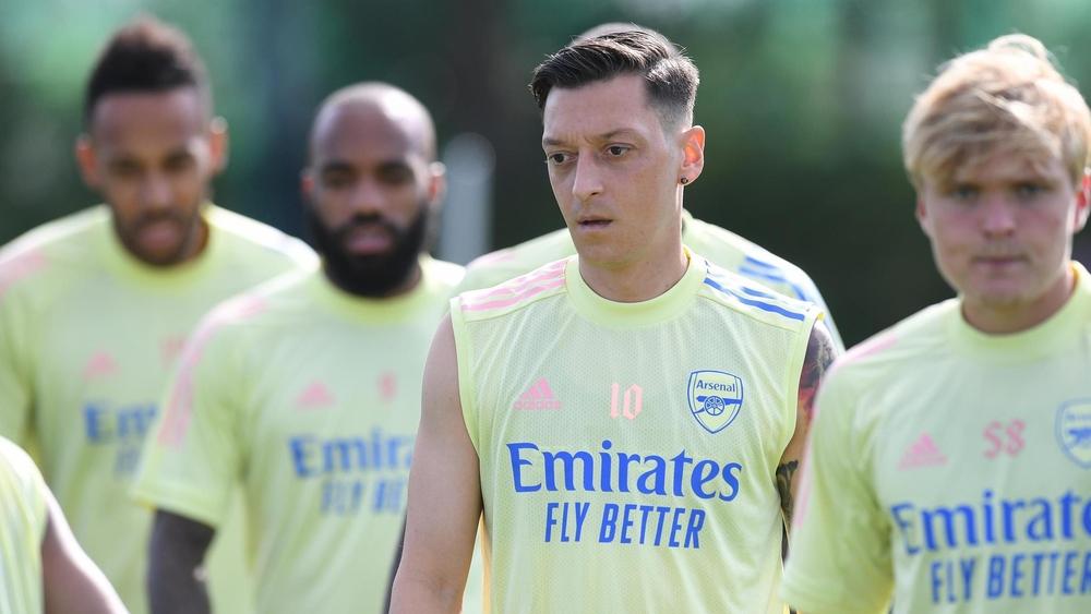 أوزيل: "أنا الوحيد الذي سيقرر متى سأرحل عن أرسنال.. أنا ملتزم مع الفريق حتى آخر يوم في عقدي"