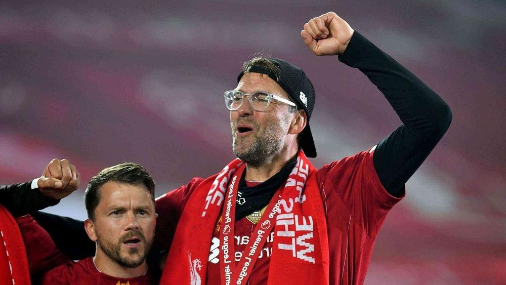 كلوب أفضل مدرب في الدوري الإنجليزي الممتاز