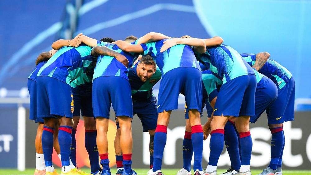 قادة برشلونة يطالبون النادي بعقدِ "انتخابات" عاجلة وتعيين تشافي مدربا للفريق