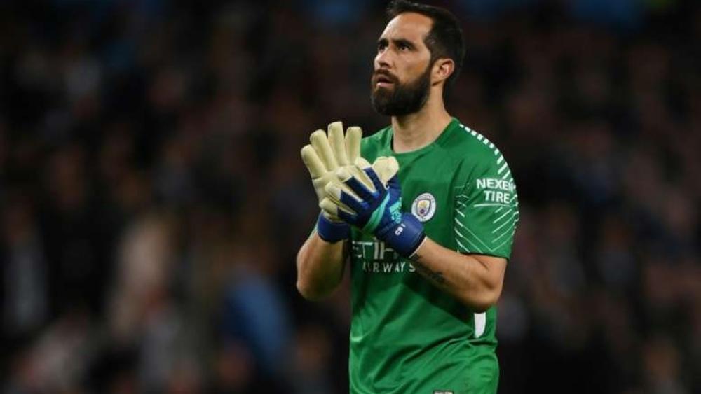 رسميًا | كلاوديو برافو يُغادر مانشستر سيتي