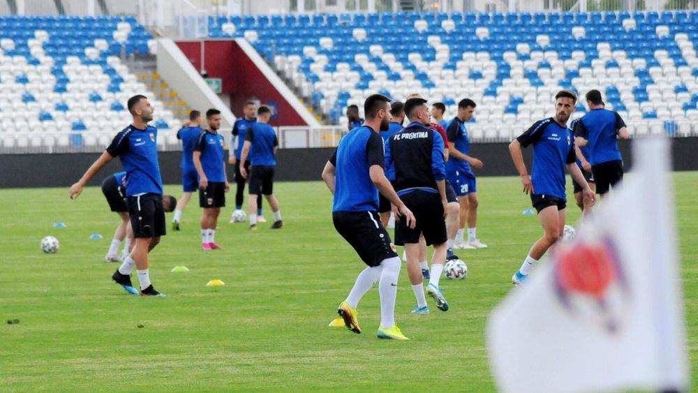 واقعة "غريبة".. فريق من كوسوفا "يستعير" لاعبين من فرق منافسة لخوض تصفيات الدوري الأوروبي بعد إصابة بعض لاعبيه بـ"كورونا"!