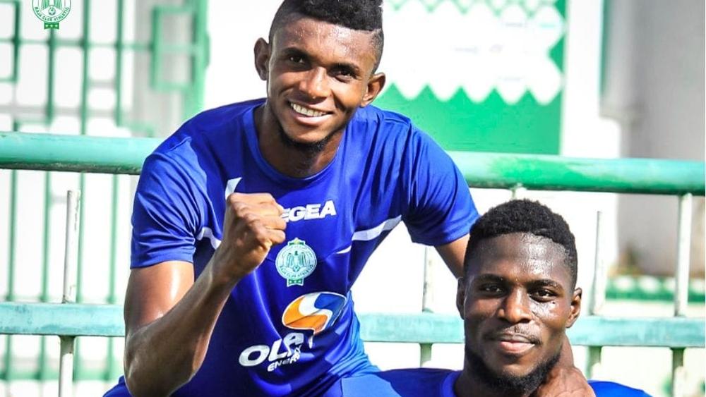 نغوما ومالانغو يخوضان اليوم أول حصة تدريبية رفقة الرجاء بعد عودتهما للمغرب