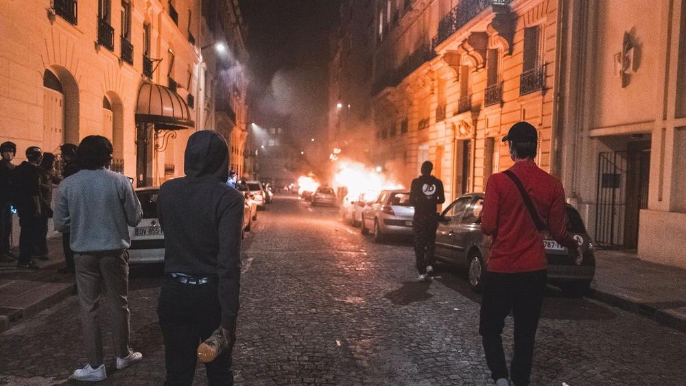 شرطة باريس تلقي القبض على 148 مشجعا بعد أعمال شغب في العاصمة الفرنسية