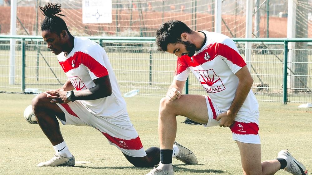 إصابة 10 لاعبين و 3 أفراد من الفتح بفيروس "كورونا"