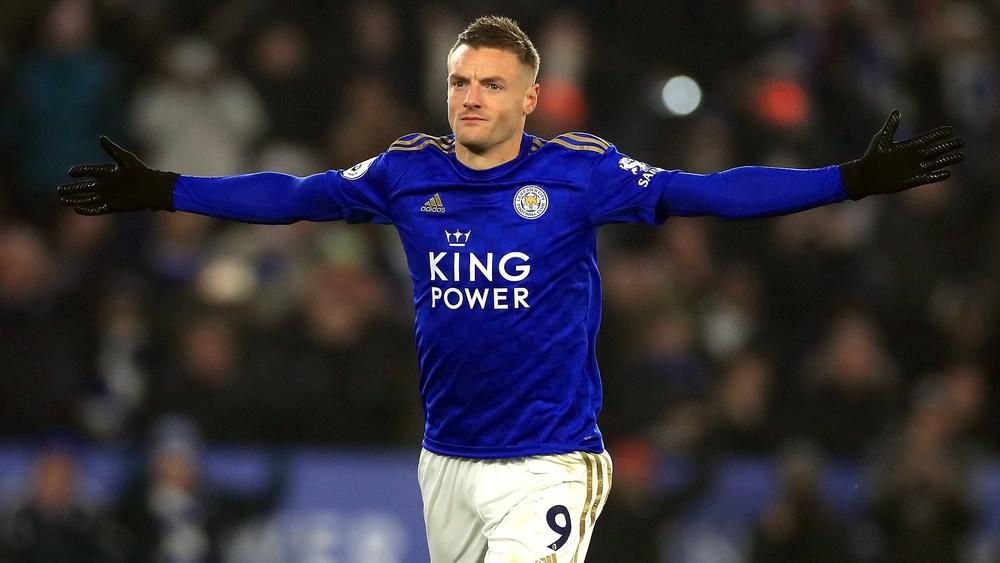 رسميا | ليستر سيتي يمدد عقد نجمه جيمي فاردي