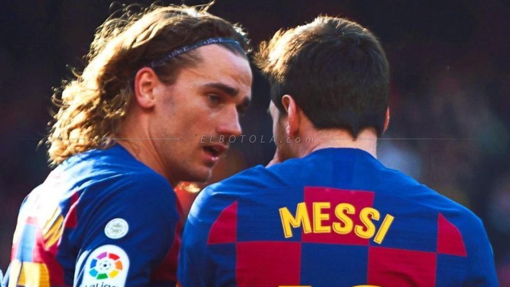ليكيب | كومان يجهز غريزمان "نفسيا" لخلافة ميسي حال رحيله .. ويعده بحمل القميص رقم "7"