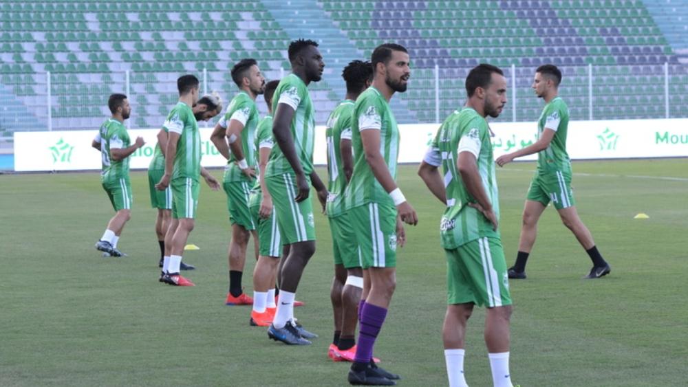 رجاء بني ملال صَمَدَ أمام مولودية وجدة بـ15 لاعباً فقط.. تشكيلة أساسية و3 لاعبين ثم حارس في مقاعد البدلاء