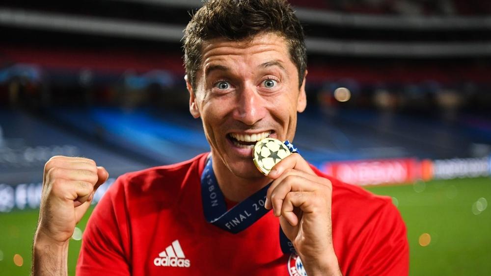 ليفاندوفسكي: "أستحق التتويج بجائزة الكرة الذهبية"